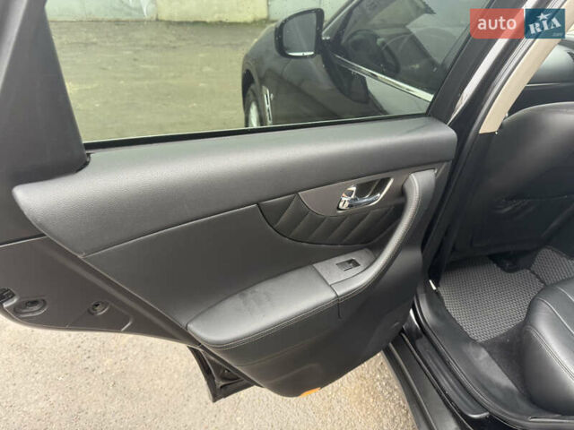 Черный Инфинити QX70, объемом двигателя 3.7 л и пробегом 185 тыс. км за 17700 $, фото 15 на Automoto.ua