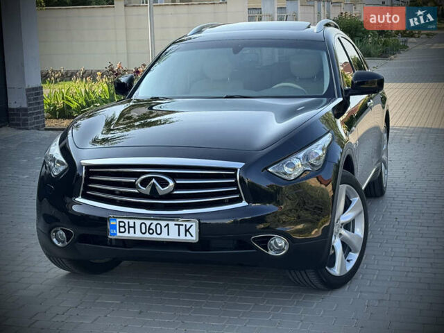 Черный Инфинити QX70, объемом двигателя 3.7 л и пробегом 118 тыс. км за 16700 $, фото 2 на Automoto.ua