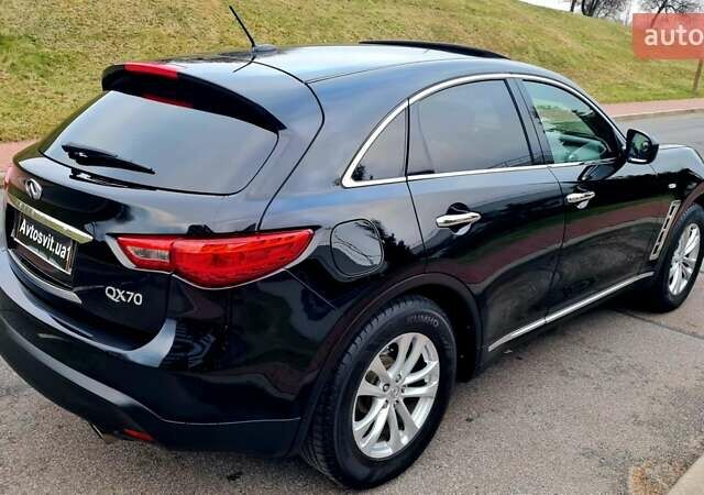Черный Инфинити QX70, объемом двигателя 3.7 л и пробегом 212 тыс. км за 14950 $, фото 16 на Automoto.ua