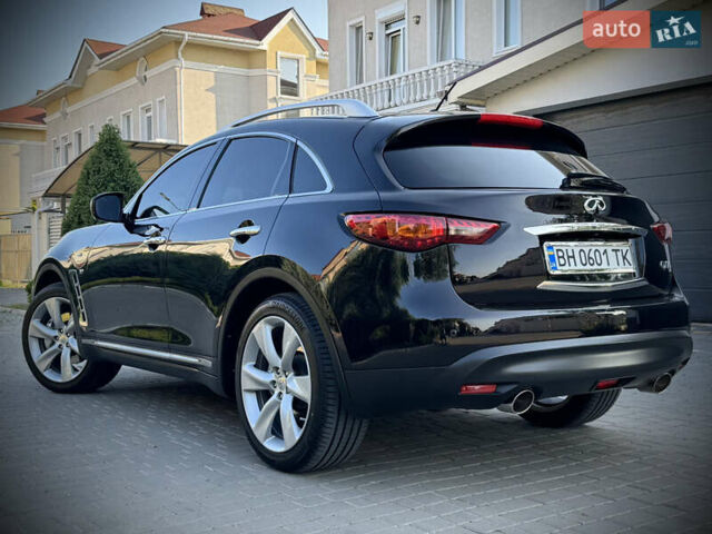 Черный Инфинити QX70, объемом двигателя 3.7 л и пробегом 118 тыс. км за 16700 $, фото 13 на Automoto.ua