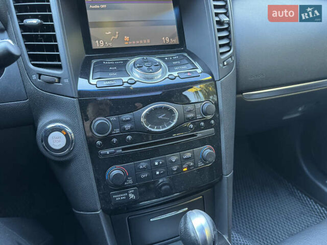 Черный Инфинити QX70, объемом двигателя 3.7 л и пробегом 185 тыс. км за 17999 $, фото 35 на Automoto.ua