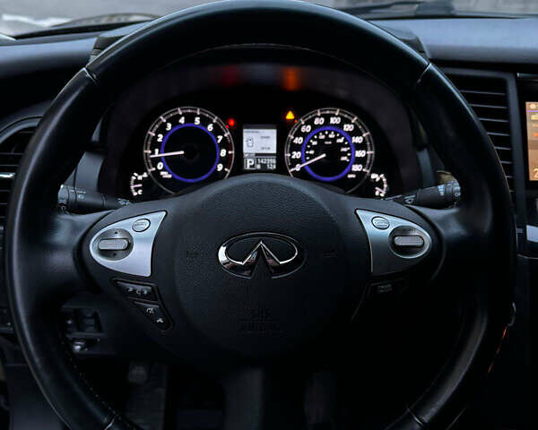 Черный Инфинити QX70, объемом двигателя 3.7 л и пробегом 230 тыс. км за 16500 $, фото 29 на Automoto.ua