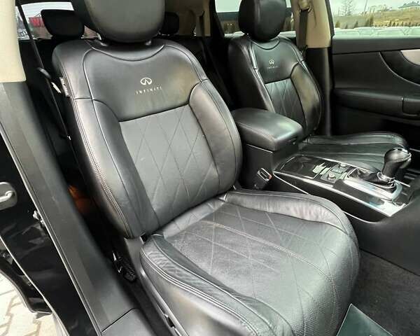 Чорний Інфініті QX70, об'ємом двигуна 3.7 л та пробігом 190 тис. км за 16900 $, фото 32 на Automoto.ua