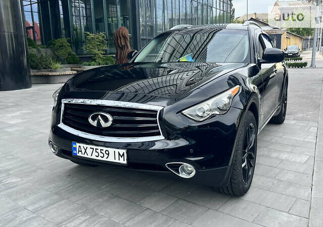 Черный Инфинити QX70, объемом двигателя 3.7 л и пробегом 170 тыс. км за 16500 $, фото 13 на Automoto.ua