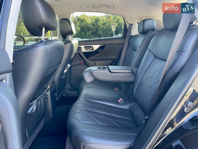 Черный Инфинити QX70, объемом двигателя 5 л и пробегом 171 тыс. км за 18900 $, фото 34 на Automoto.ua