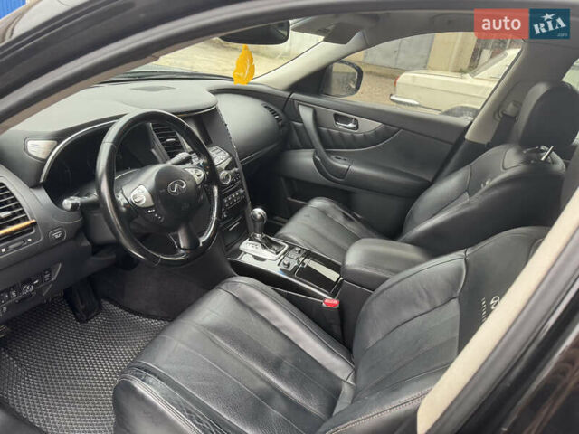 Черный Инфинити QX70, объемом двигателя 3.7 л и пробегом 185 тыс. км за 17700 $, фото 10 на Automoto.ua
