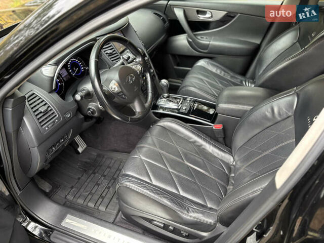 Инфинити QX70 2013 в Киеве на Automoto.ua Черный Инфинити QX70, объемом двигателя 3.7 л и пробегом 136 тыс. км за 18900 $, фото 9 на Automoto.ua
