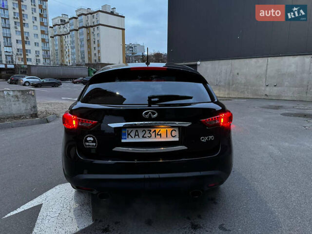 Черный Инфинити QX70, объемом двигателя 3.7 л и пробегом 230 тыс. км за 16500 $, фото 14 на Automoto.ua
