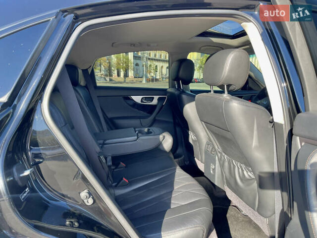 Черный Инфинити QX70, объемом двигателя 5 л и пробегом 171 тыс. км за 18900 $, фото 39 на Automoto.ua