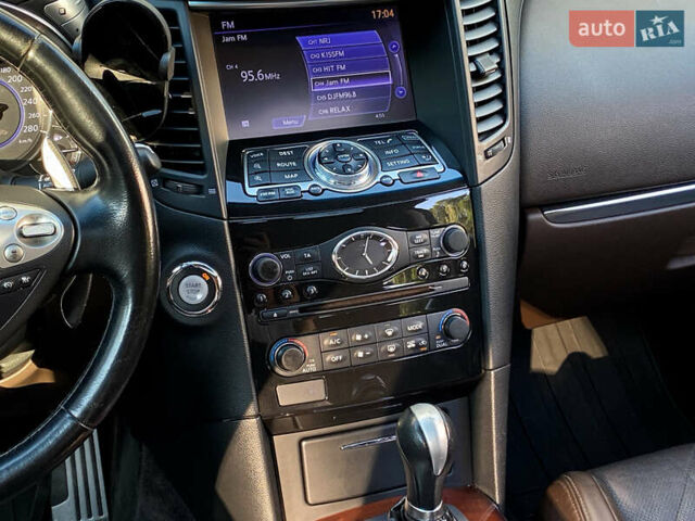 Чорний Інфініті QX70, об'ємом двигуна 2.99 л та пробігом 174 тис. км за 17000 $, фото 19 на Automoto.ua