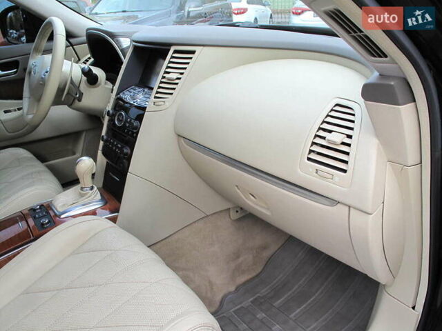 Черный Инфинити QX70, объемом двигателя 3.7 л и пробегом 235 тыс. км за 17300 $, фото 62 на Automoto.ua