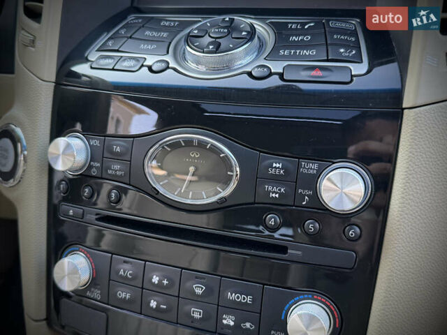 Черный Инфинити QX70, объемом двигателя 3.7 л и пробегом 118 тыс. км за 16700 $, фото 65 на Automoto.ua