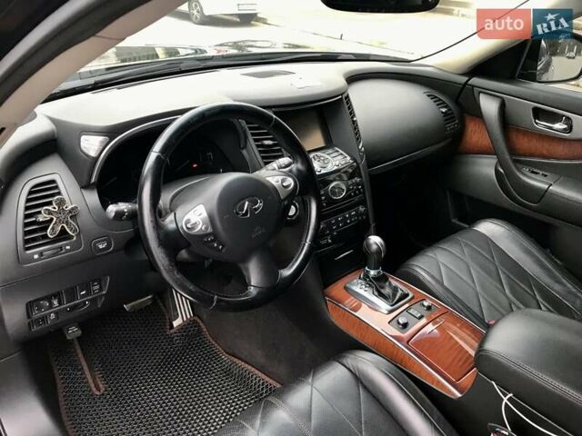 Черный Инфинити QX70, объемом двигателя 3.7 л и пробегом 138 тыс. км за 15900 $, фото 25 на Automoto.ua