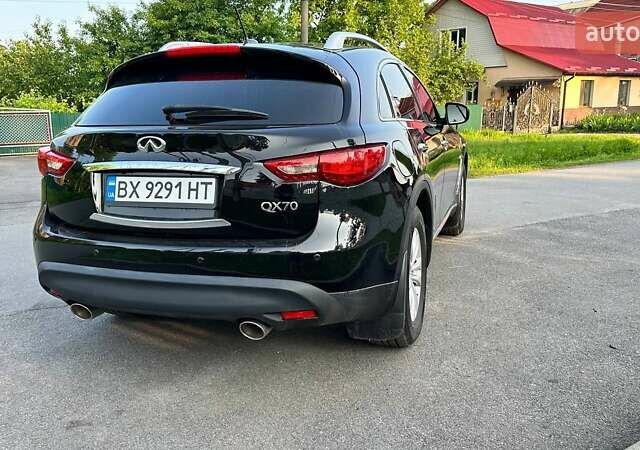 Черный Инфинити QX70, объемом двигателя 3.7 л и пробегом 192 тыс. км за 15555 $, фото 2 на Automoto.ua