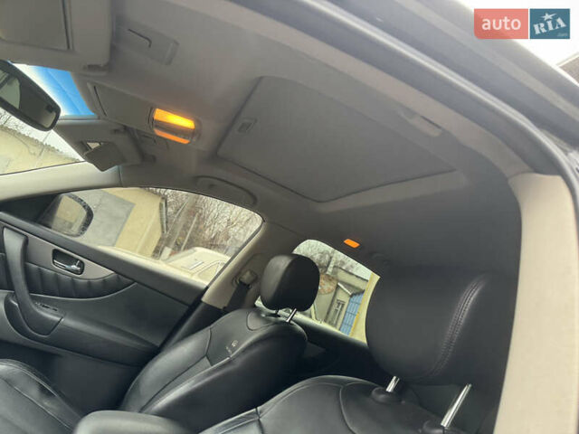 Черный Инфинити QX70, объемом двигателя 3.7 л и пробегом 185 тыс. км за 17700 $, фото 13 на Automoto.ua