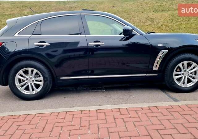 Черный Инфинити QX70, объемом двигателя 3.7 л и пробегом 212 тыс. км за 14950 $, фото 19 на Automoto.ua