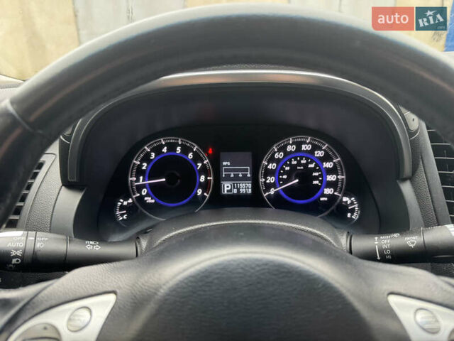 Черный Инфинити QX70, объемом двигателя 3.7 л и пробегом 185 тыс. км за 17700 $, фото 25 на Automoto.ua