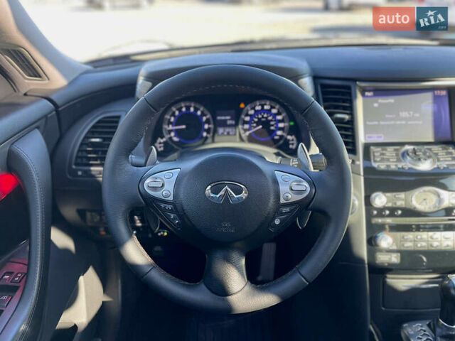 Черный Инфинити QX70, объемом двигателя 5 л и пробегом 171 тыс. км за 18900 $, фото 45 на Automoto.ua