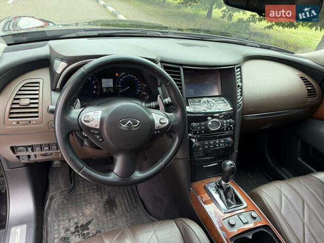 Черный Инфинити QX70, объемом двигателя 3.7 л и пробегом 140 тыс. км за 17300 $, фото 18 на Automoto.ua