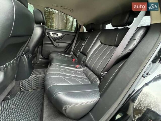 Чорний Інфініті QX70, об'ємом двигуна 3.7 л та пробігом 190 тис. км за 16900 $, фото 28 на Automoto.ua