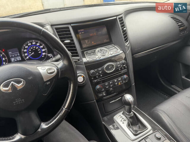 Черный Инфинити QX70, объемом двигателя 3.7 л и пробегом 185 тыс. км за 17700 $, фото 29 на Automoto.ua