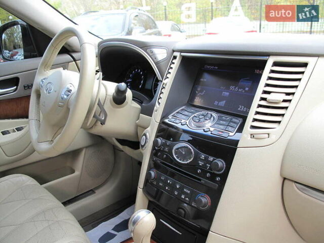 Черный Инфинити QX70, объемом двигателя 3.7 л и пробегом 235 тыс. км за 17300 $, фото 63 на Automoto.ua