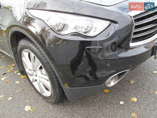 Черный Инфинити QX70, объемом двигателя 3.7 л и пробегом 235 тыс. км за 17300 $, фото 15 на Automoto.ua