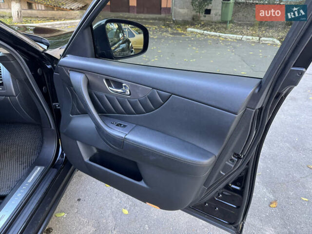 Черный Инфинити QX70, объемом двигателя 3.7 л и пробегом 185 тыс. км за 17999 $, фото 25 на Automoto.ua