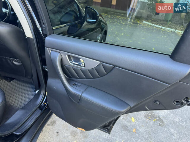 Черный Инфинити QX70, объемом двигателя 3.7 л и пробегом 185 тыс. км за 17999 $, фото 19 на Automoto.ua