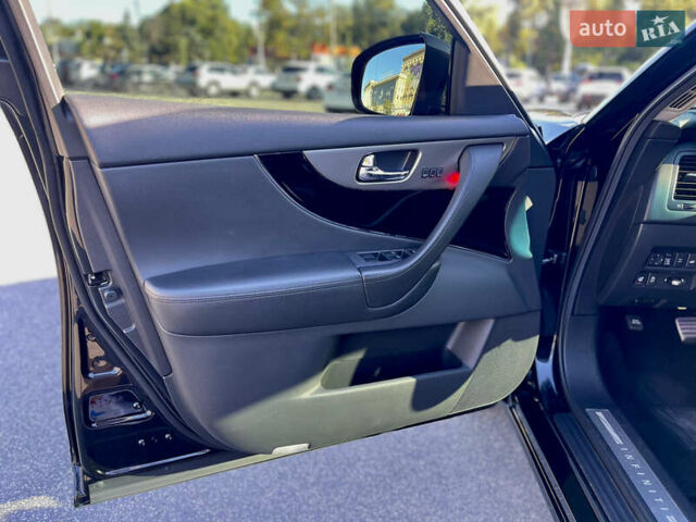 Черный Инфинити QX70, объемом двигателя 5 л и пробегом 171 тыс. км за 18900 $, фото 24 на Automoto.ua