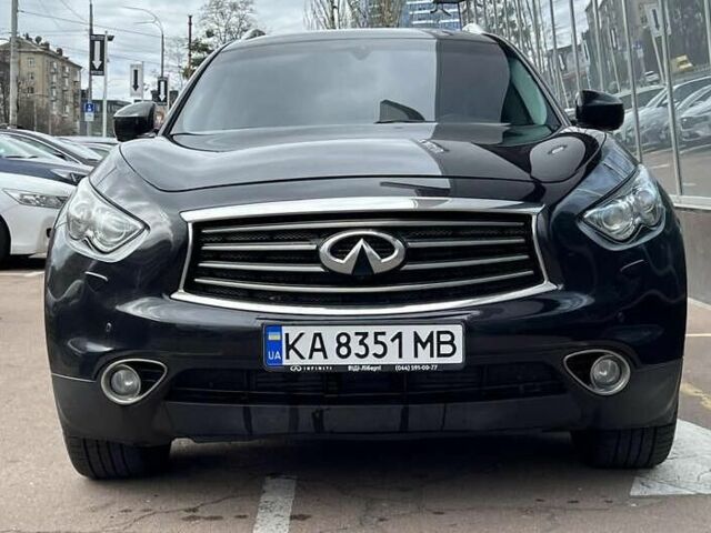 Черный Инфинити QX70, объемом двигателя 3 л и пробегом 265 тыс. км за 19500 $, фото 2 на Automoto.ua