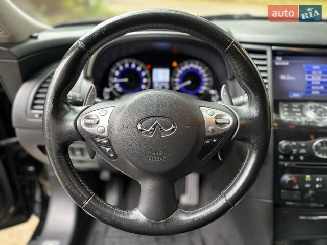 Инфинити QX70 2013 в Киеве на Automoto.ua Черный Инфинити QX70, объемом двигателя 3.7 л и пробегом 136 тыс. км за 18900 $, фото 12 на Automoto.ua