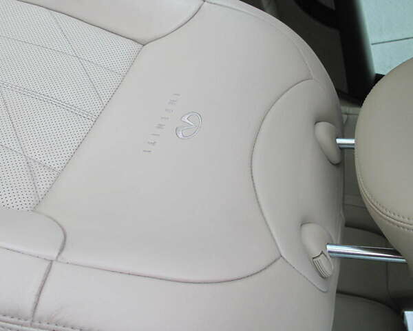 Черный Инфинити QX70, объемом двигателя 3.7 л и пробегом 235 тыс. км за 17300 $, фото 35 на Automoto.ua