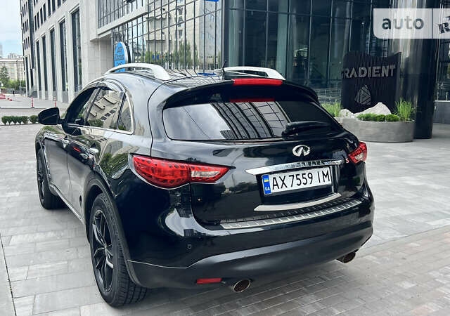 Черный Инфинити QX70, объемом двигателя 3.7 л и пробегом 170 тыс. км за 16500 $, фото 12 на Automoto.ua