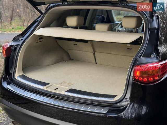 Черный Инфинити QX70, объемом двигателя 2.99 л и пробегом 154 тыс. км за 18700 $, фото 22 на Automoto.ua