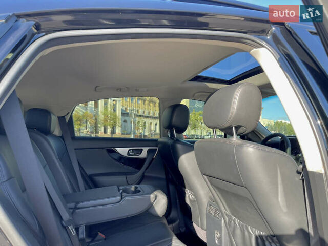 Черный Инфинити QX70, объемом двигателя 5 л и пробегом 171 тыс. км за 18900 $, фото 40 на Automoto.ua