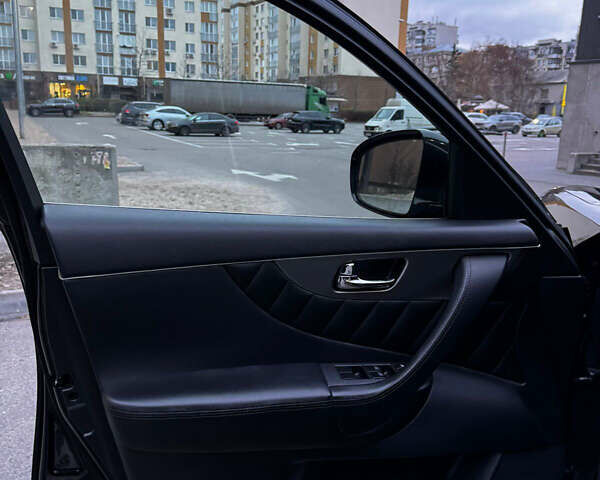 Черный Инфинити QX70, объемом двигателя 3.7 л и пробегом 230 тыс. км за 16500 $, фото 11 на Automoto.ua