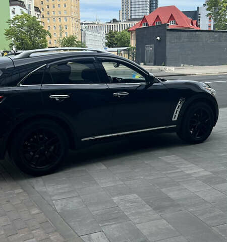 Черный Инфинити QX70, объемом двигателя 3.7 л и пробегом 170 тыс. км за 16500 $, фото 6 на Automoto.ua
