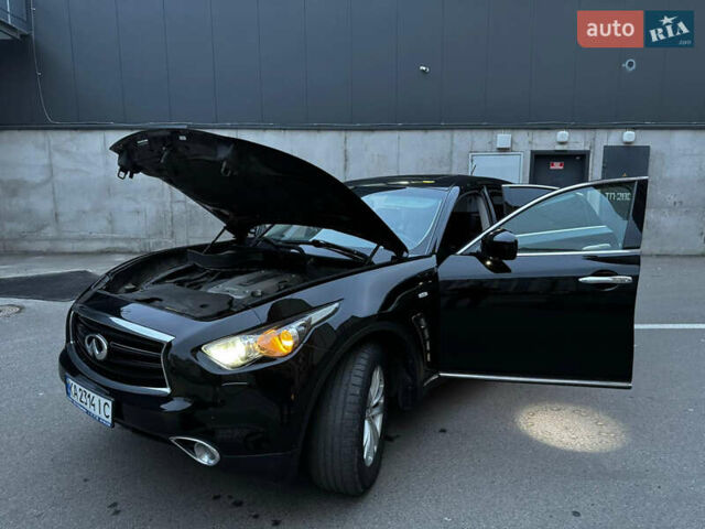 Черный Инфинити QX70, объемом двигателя 3.7 л и пробегом 230 тыс. км за 16500 $, фото 12 на Automoto.ua