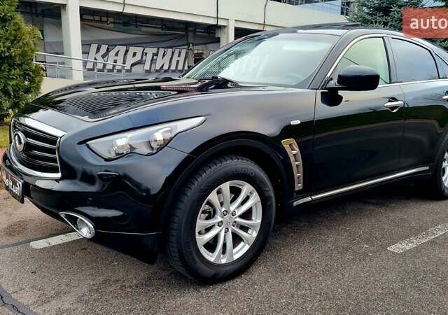 Черный Инфинити QX70, объемом двигателя 3.7 л и пробегом 212 тыс. км за 14950 $, фото 4 на Automoto.ua