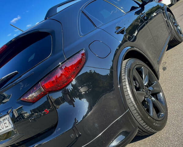 Черный Инфинити QX70, объемом двигателя 5 л и пробегом 171 тыс. км за 18900 $, фото 16 на Automoto.ua