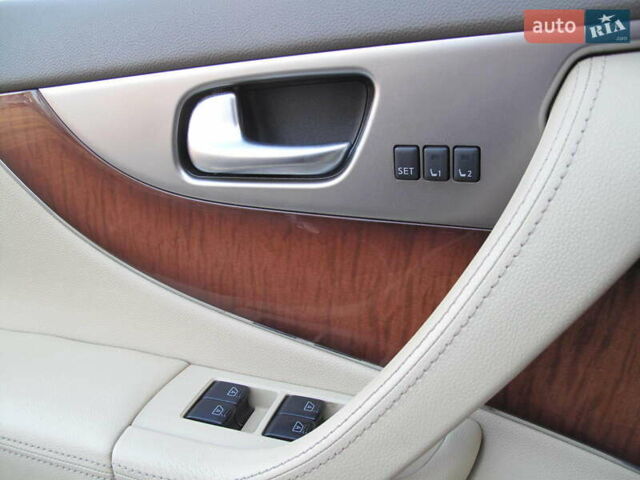 Черный Инфинити QX70, объемом двигателя 3.7 л и пробегом 235 тыс. км за 17300 $, фото 81 на Automoto.ua