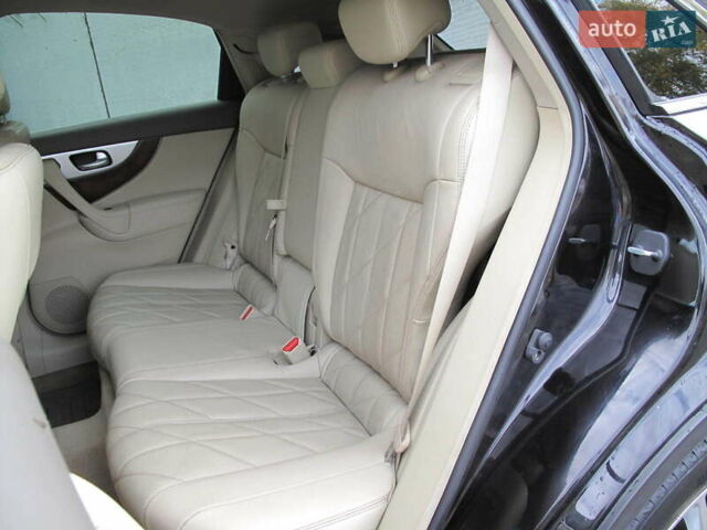 Черный Инфинити QX70, объемом двигателя 3.7 л и пробегом 235 тыс. км за 17300 $, фото 43 на Automoto.ua