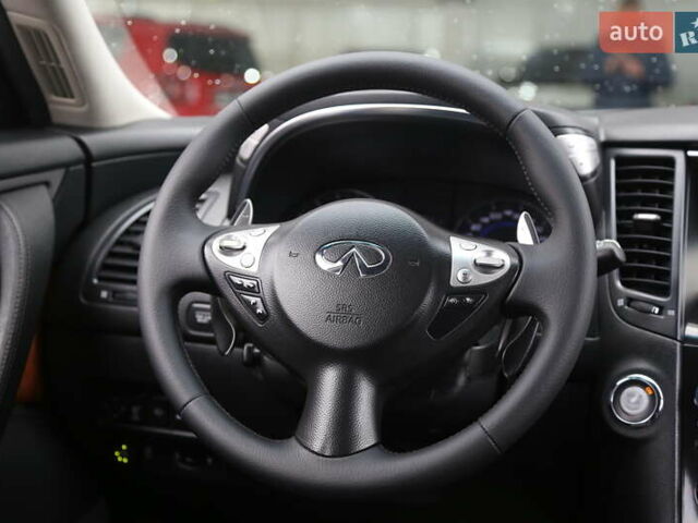 Черный Инфинити QX70, объемом двигателя 3.7 л и пробегом 150 тыс. км за 19500 $, фото 15 на Automoto.ua