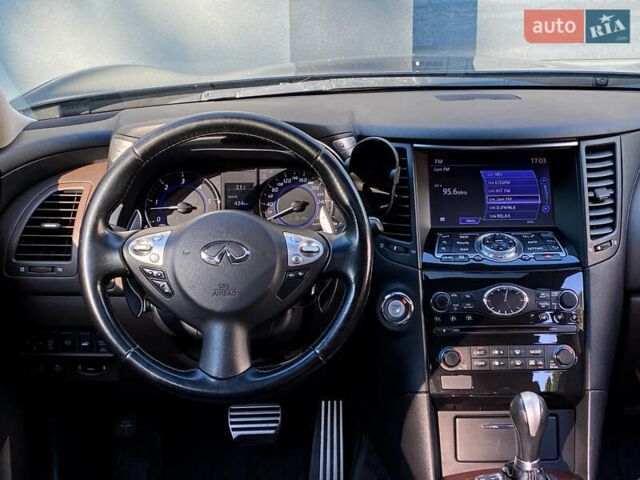 Чорний Інфініті QX70, об'ємом двигуна 2.99 л та пробігом 174 тис. км за 17000 $, фото 16 на Automoto.ua
