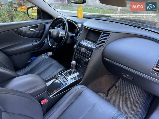 Черный Инфинити QX70, объемом двигателя 3.7 л и пробегом 185 тыс. км за 17999 $, фото 24 на Automoto.ua