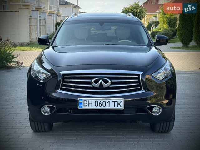 Черный Инфинити QX70, объемом двигателя 3.7 л и пробегом 118 тыс. км за 16700 $, фото 1 на Automoto.ua