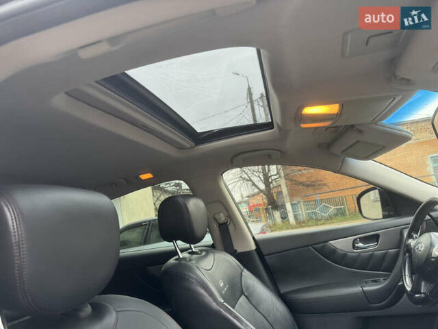 Черный Инфинити QX70, объемом двигателя 3.7 л и пробегом 185 тыс. км за 17700 $, фото 23 на Automoto.ua