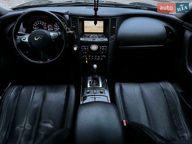 Черный Инфинити QX70, объемом двигателя 3.7 л и пробегом 230 тыс. км за 16500 $, фото 25 на Automoto.ua