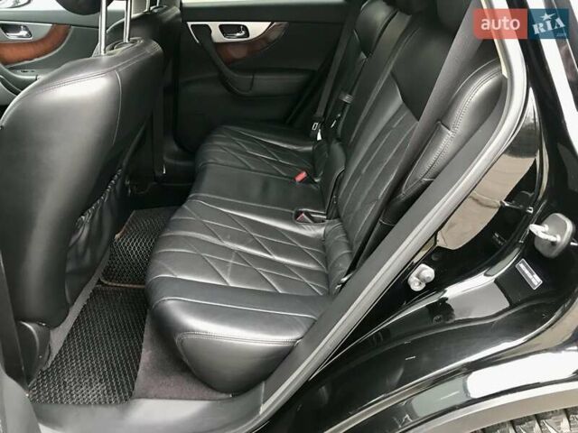Черный Инфинити QX70, объемом двигателя 3.7 л и пробегом 138 тыс. км за 15900 $, фото 46 на Automoto.ua